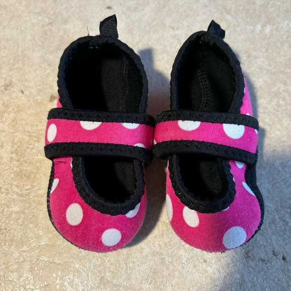 Pink Polka Dot Shoes W/Rubber Non Slip On Bottom - Picture 1 of 2